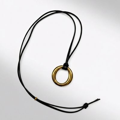 Venita Necklace :: Gold